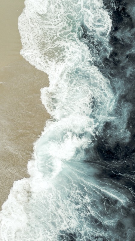 A readonpaper printed magazine featuring curated articles on deep reading and digital minimalism